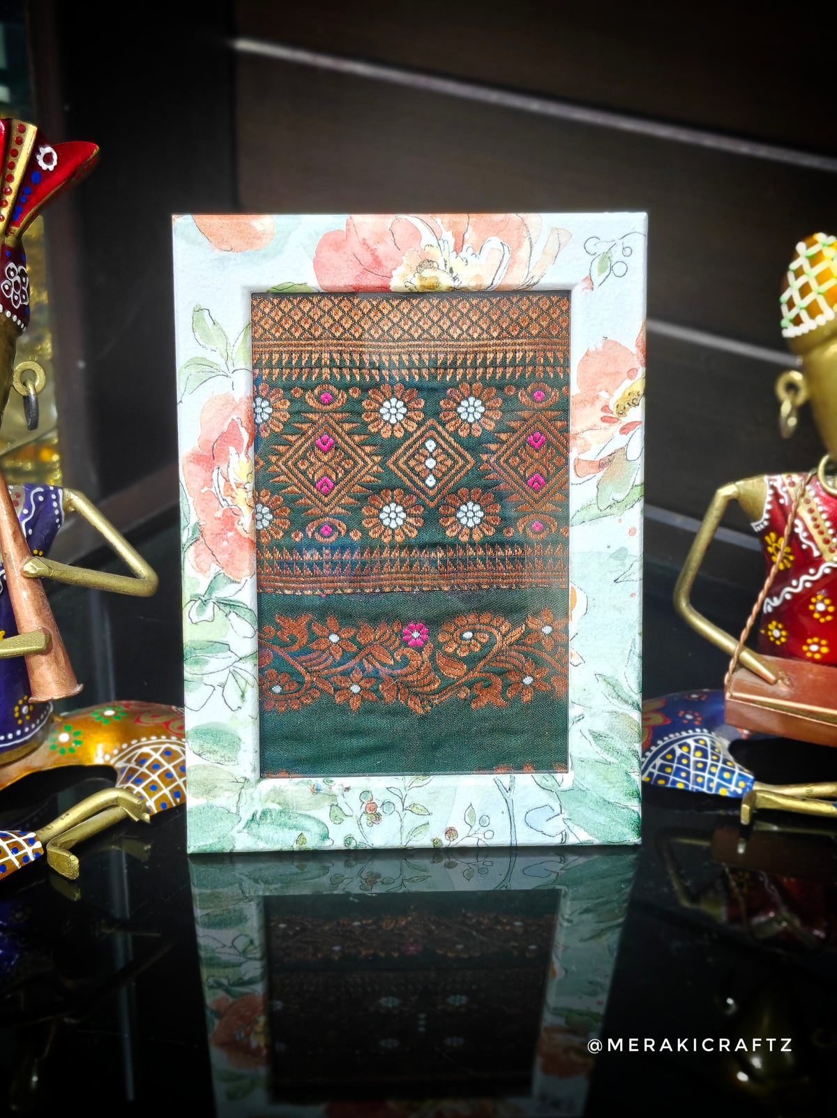 Handcrafted Decoupaged Frame with Assamese Mekhela Sador – Woven Heritage